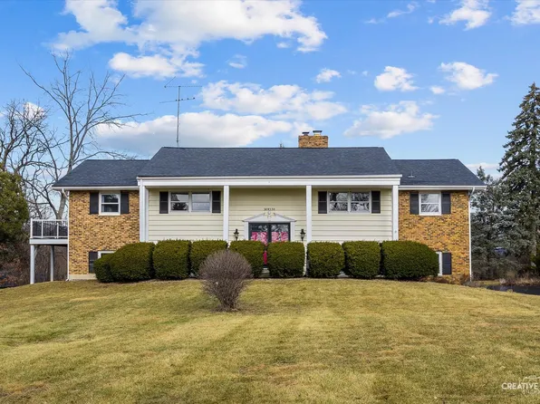 38W530 Lake Charlotte Ct, Saint Charles, IL 60175