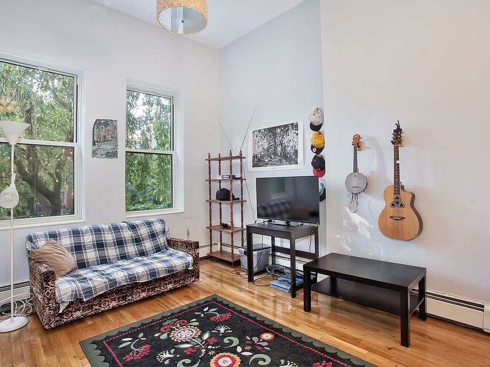 1st image of 420 Clermont Ave APT 3