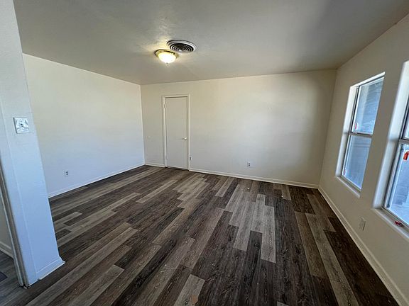 4th image of 1907 45th St