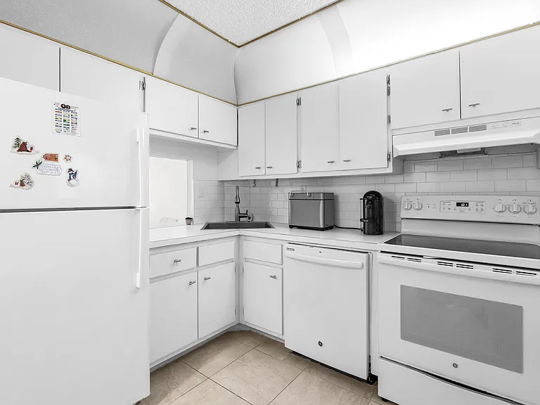 4501 NE 21st Ave #406 — Photo 10