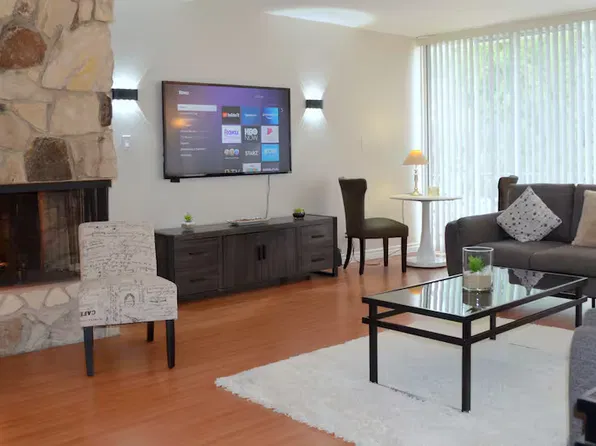813 15th St APT D, Santa Monica, CA 90403