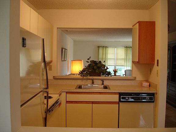 pass thru to living/dining room combo