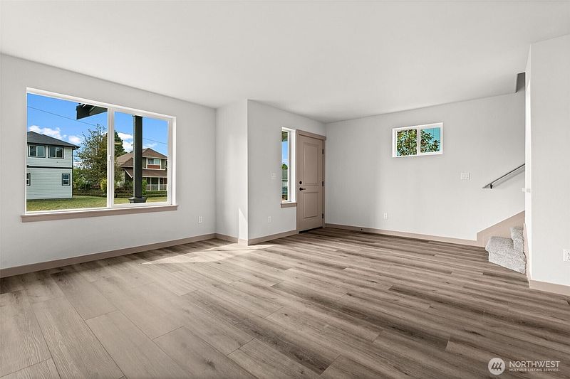 4th image of 939 E 61st Street