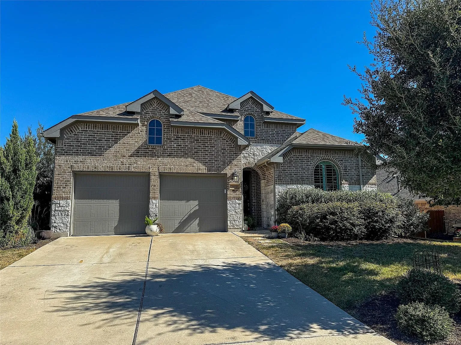4 bed, 2443 sqft, $2,790 — Photo 1