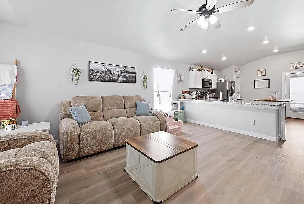 Brand new 3 bd/2 bth home in quiet neighborhood! Turf backyard with plants! All appliances! 10 mi... — Photo 4