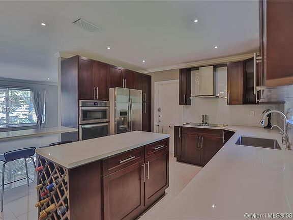3rd image of 635 NE 115th St