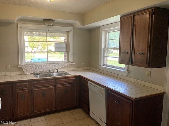 3rd image of 1547 Drexel Ave NW