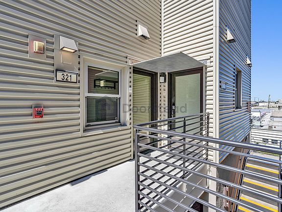3rd image of 6466 Hollis St Unit 321