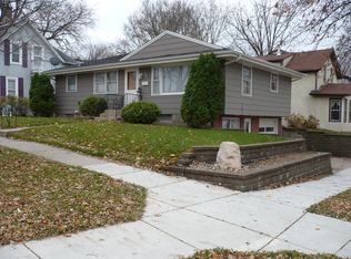 323 N Pine St, Chaska, MN 55318