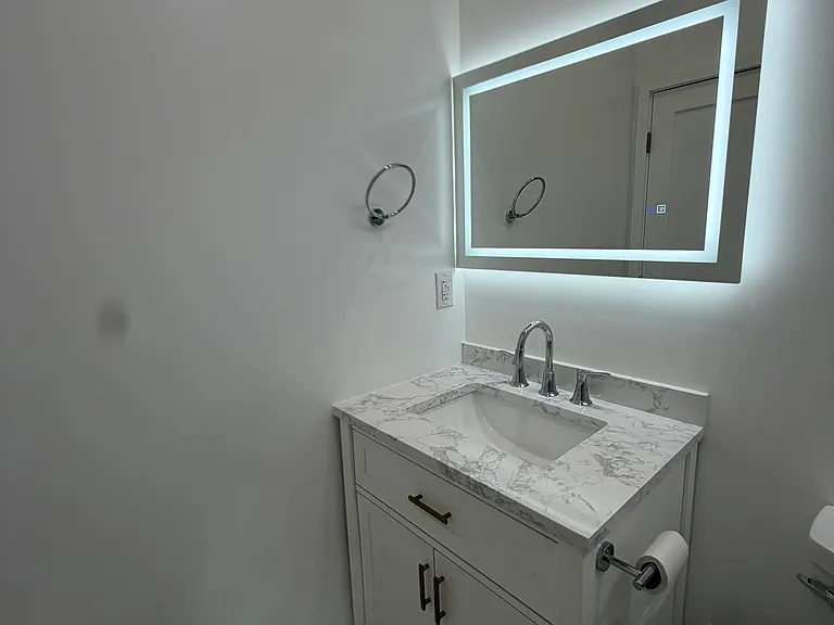 153 E 47th St #153 — Photo 6
