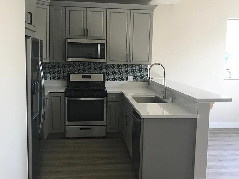 10937 Hesby St — Photo 31