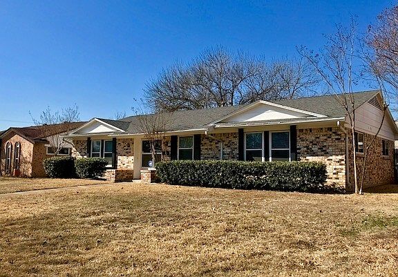 3rd image of 2413 Lovell Dr