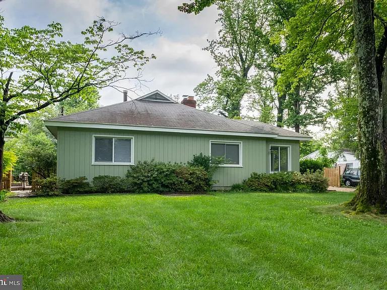 2031 Hillside Dr — Photo 4