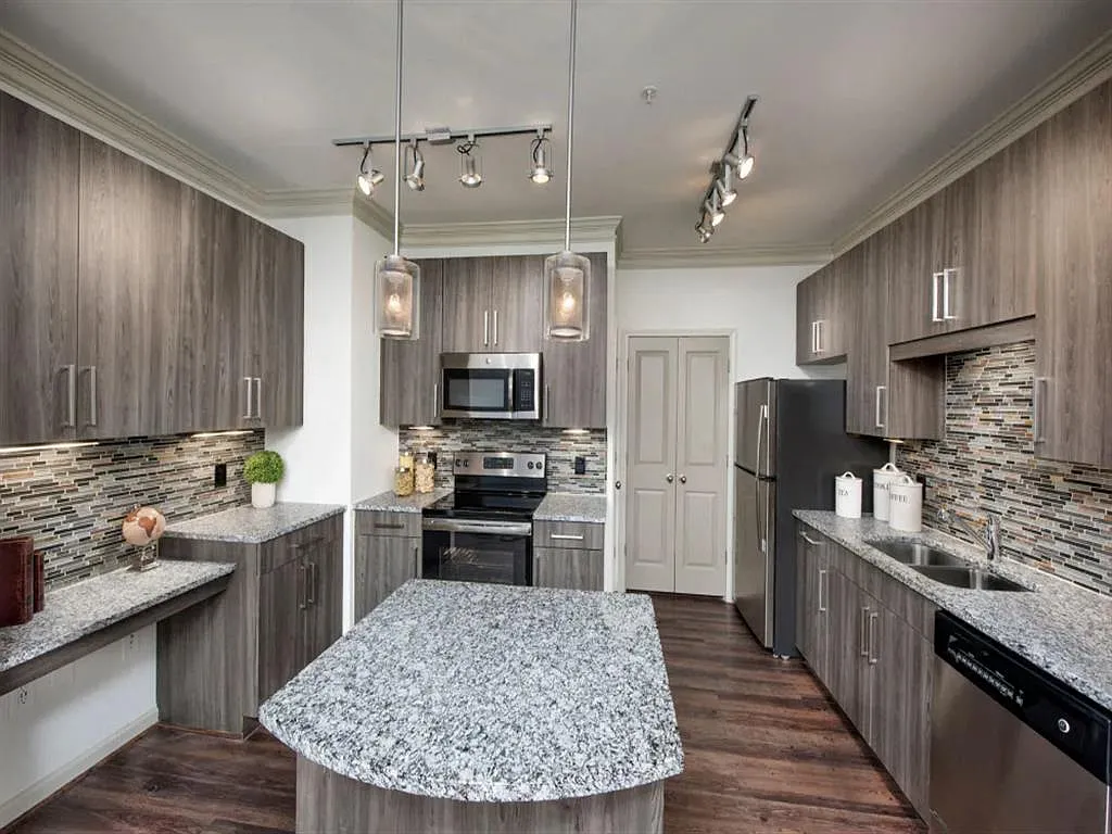 2370 Main @ Sugarloaf — Photo 2
