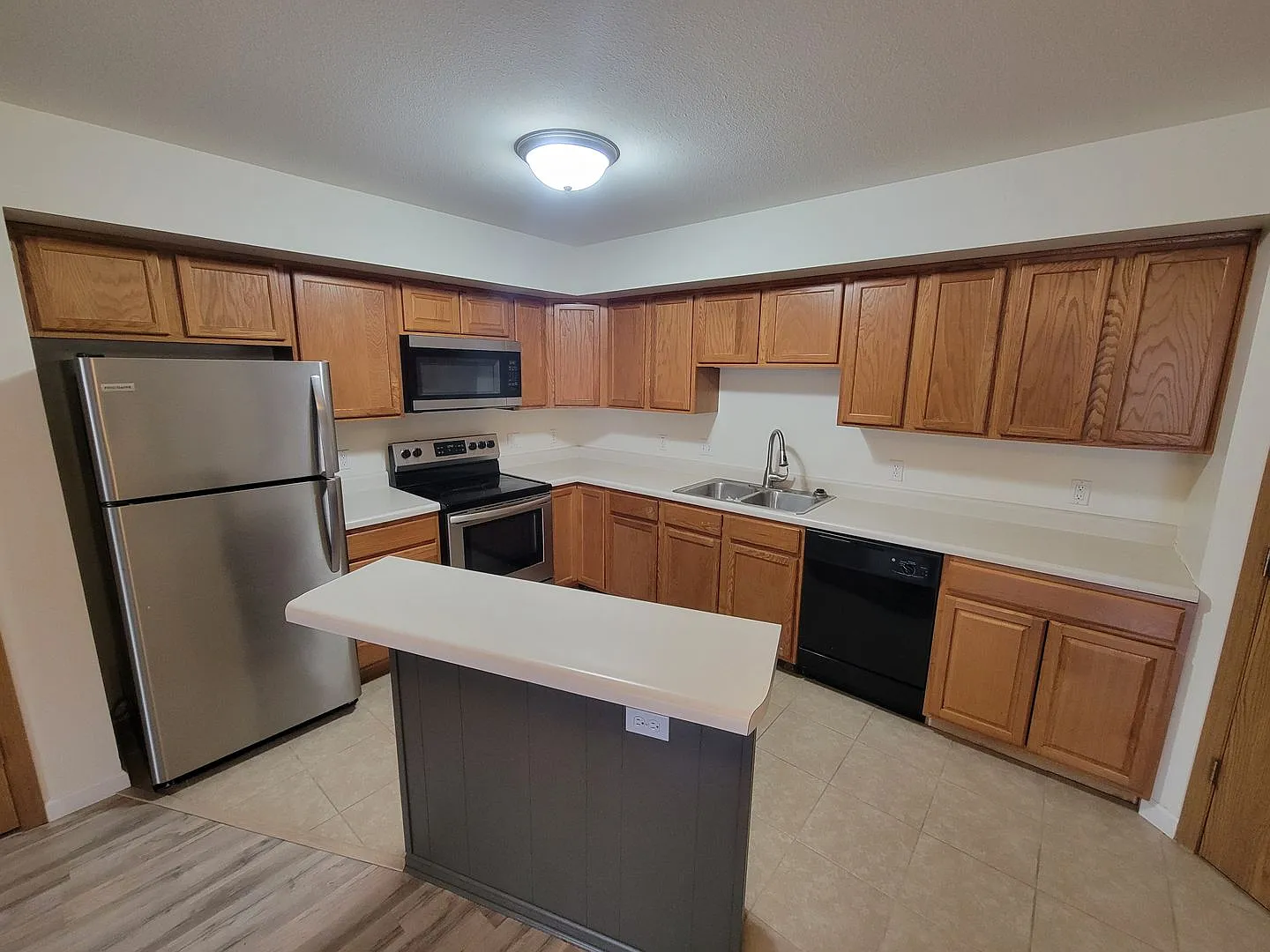 Hidden Oaks Apartments — Photo 4