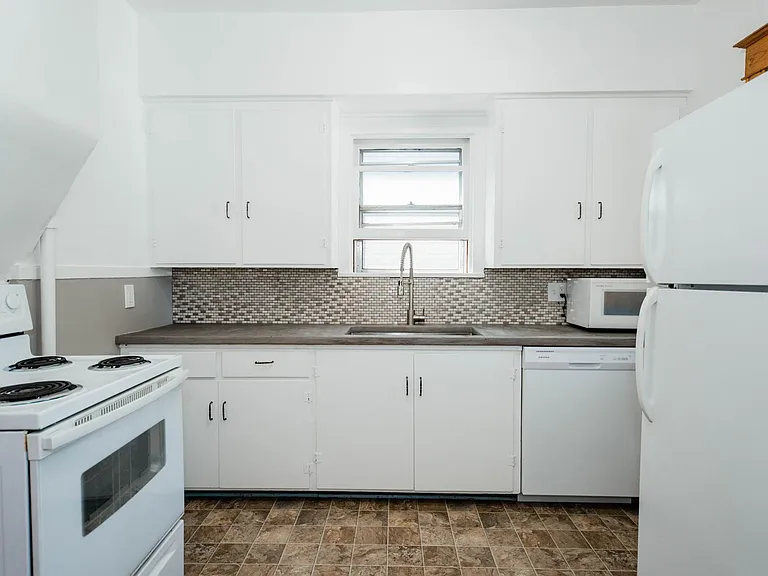 1634 W Pacific Ave — Photo 10