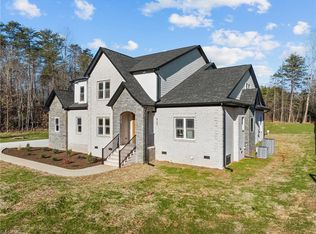 8147 Rob Roy Dr, Summerfield, NC 27358
