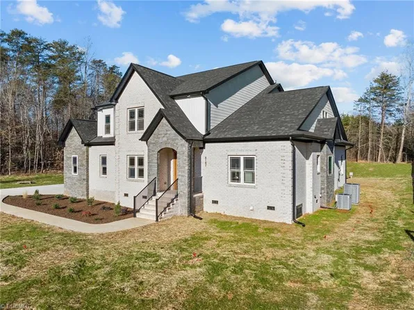 8147 Rob Roy Dr, Summerfield, NC 27358