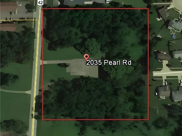 2035 Pearl Rd, Brunswick, OH 44212