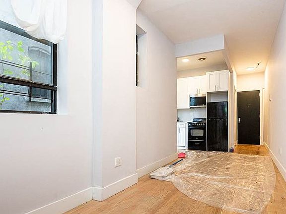 2nd image of 831 Flatbush Ave #4