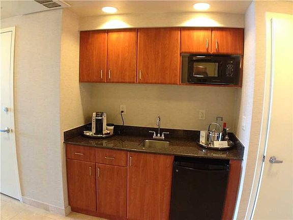 5th image of 18001 Collins Ave #1011