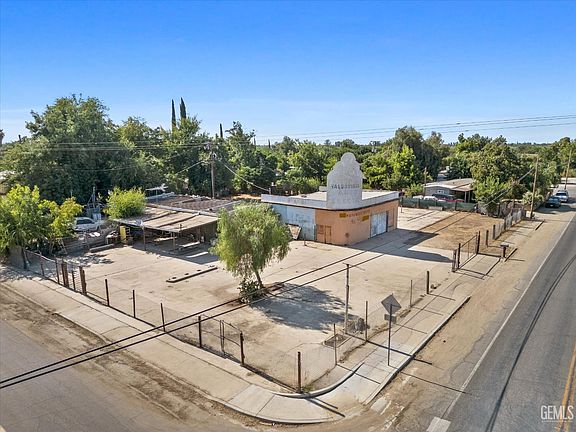 2nd image of 18499 Shafter Ave