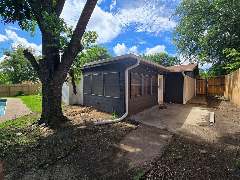 501 W Voelter Ave — Photo 26