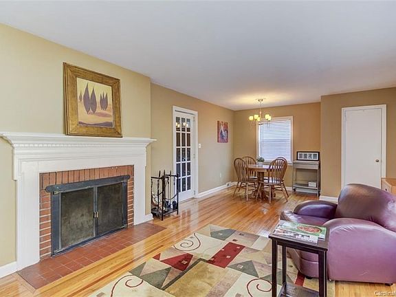 3rd image of 1144 Dresden Dr W