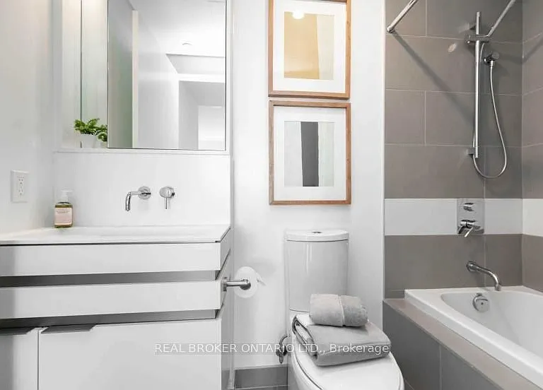 197 Yonge St #1608 — Photo 2