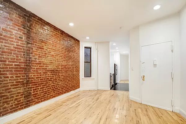 1st image of 219 E 89th St #5EE