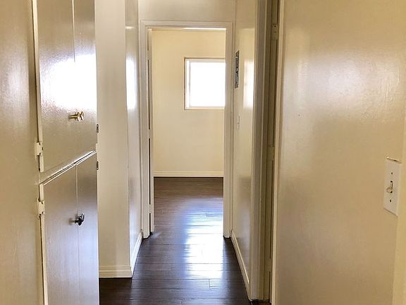 5th image of 839 N Vineyard Ave APT C