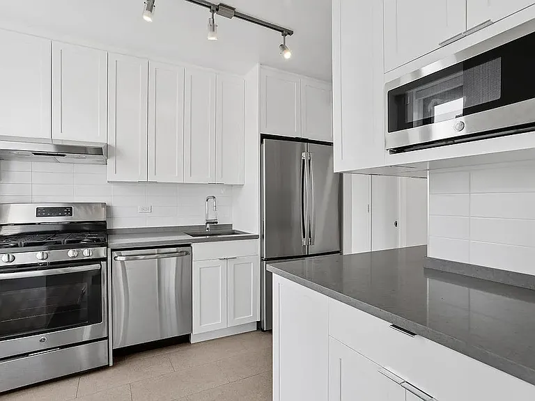 75 W End Ave #R26B — Photo 7