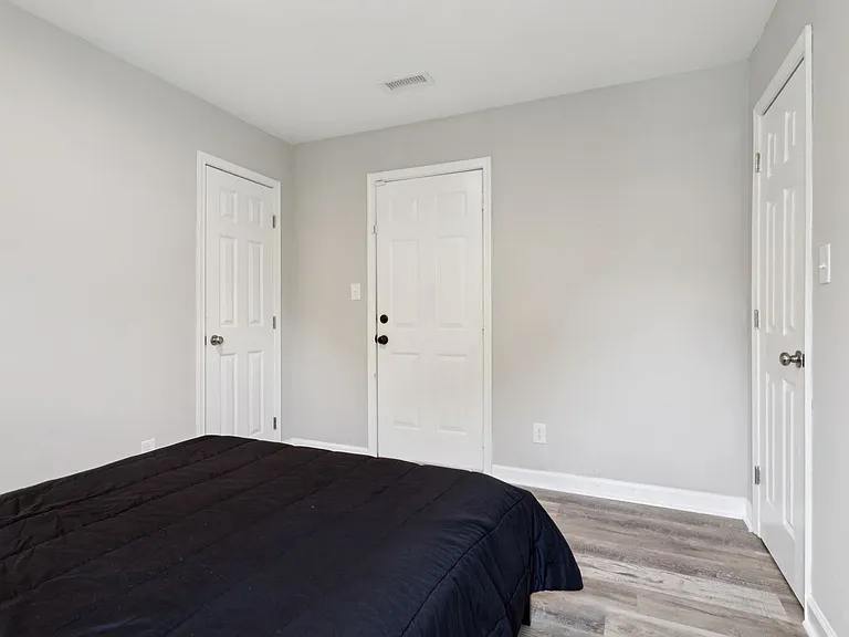 209 Woodstock St — Photo 12