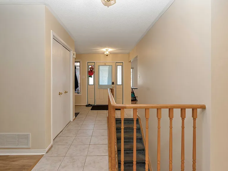 50 Chalmers Dr — Photo 4