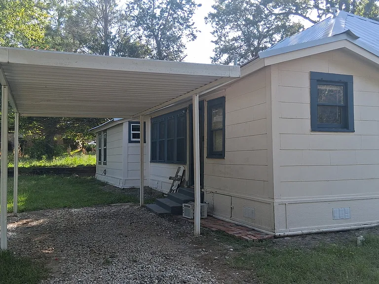 101 E Phillips St — Photo 2