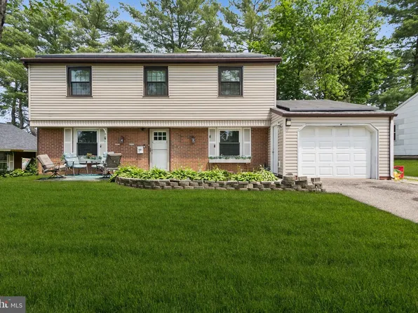 60 Pinafore Ln, Willingboro, NJ 08046