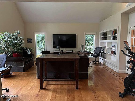 4th image of 117 Stonehedge Ln