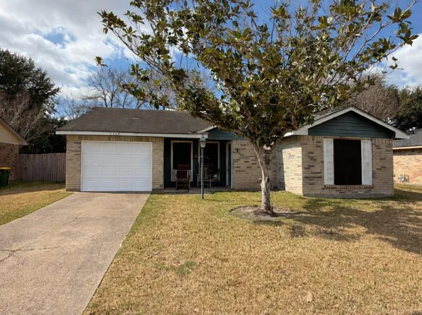 1114 Oxford Dr, Pearland, TX 77584