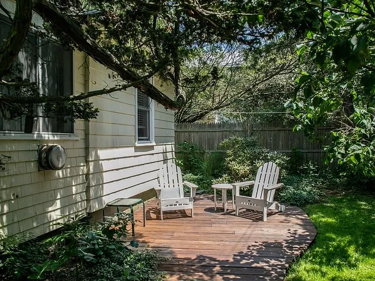 33 Warren Ave — Photo 2