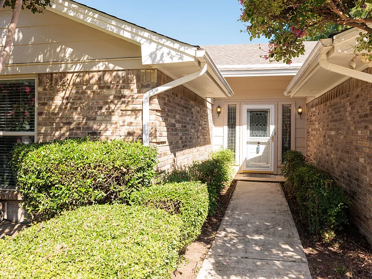5 Llano Dr — Photo 2