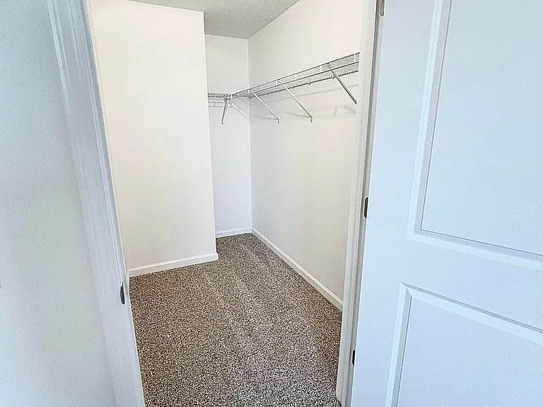 Sagamore Winds Apartments — Photo 32