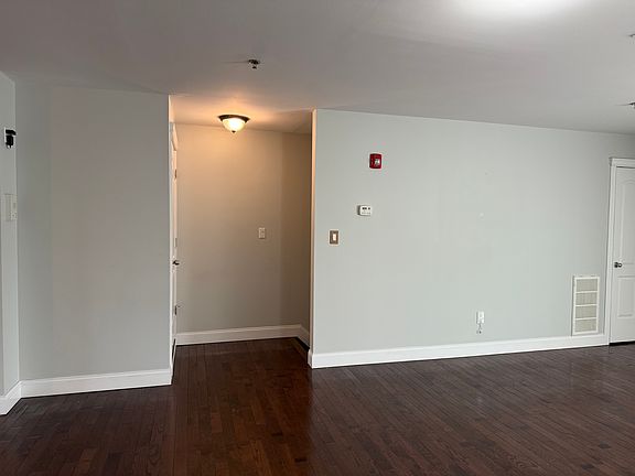 5th image of 170 W Montauk Hwy #17