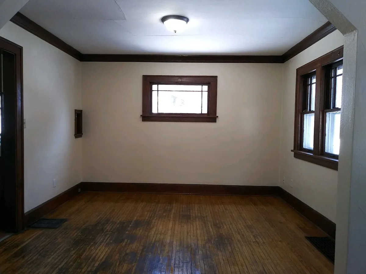 Building Photo - 215 N Day Ave