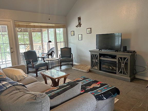 3rd image of 137 W Newcastle