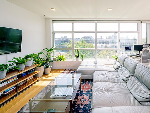 3rd image of 460 Manhattan Ave APT 4B