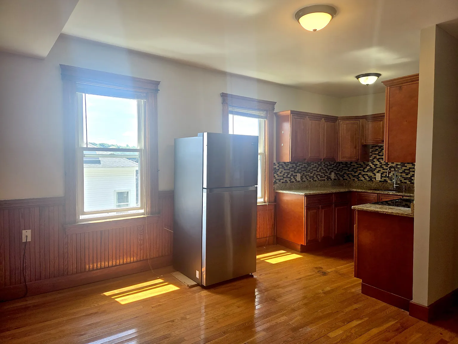3 bed, 1200 sqft, $2,100 — Photo 3