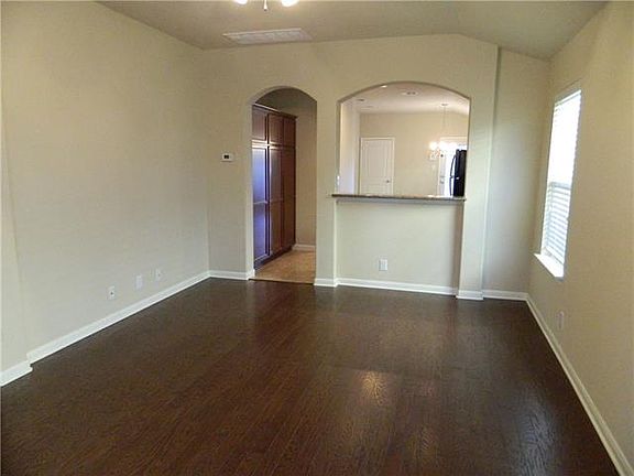 3rd image of 901 Alamo Plaza Dr