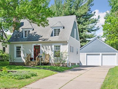 1817 Arona St, Falcon Heights, MN, 55113