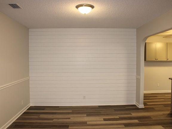 5th image of 110 Sandalwood Dr