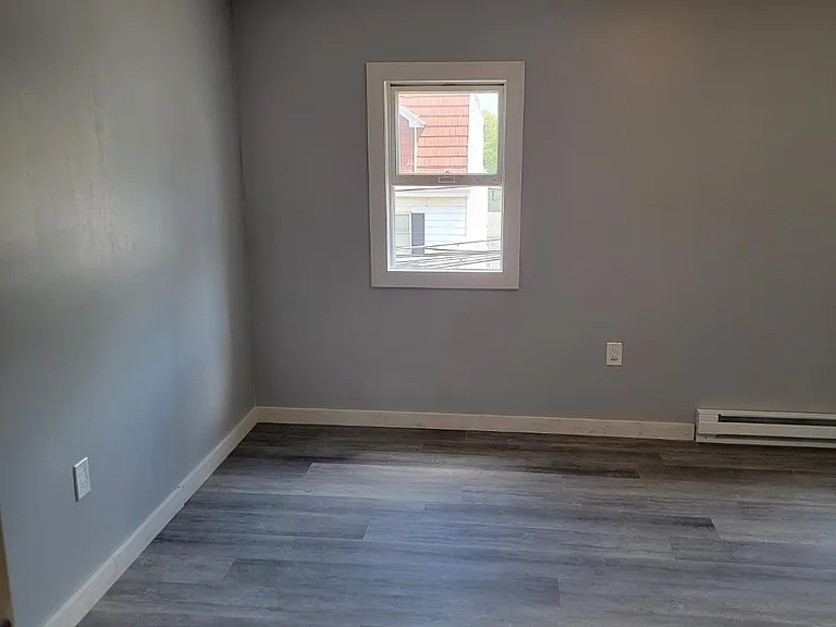 114 Broad St — Photo 5